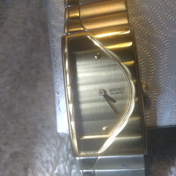 Seiko Quartz Watch Women 1F20-5K00 Half Moon Gold Bracelet New Bat Works Great ! main image 15